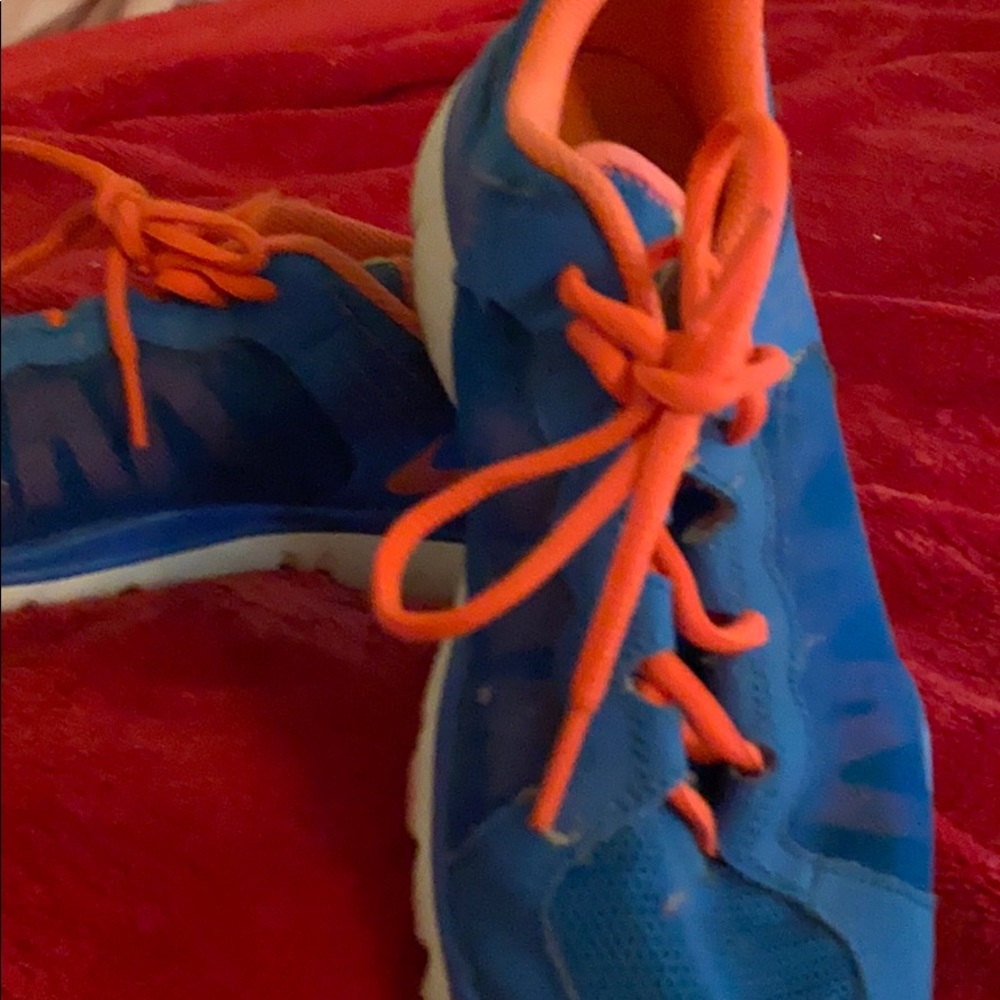 Nike shoes - Picture 2 of 2